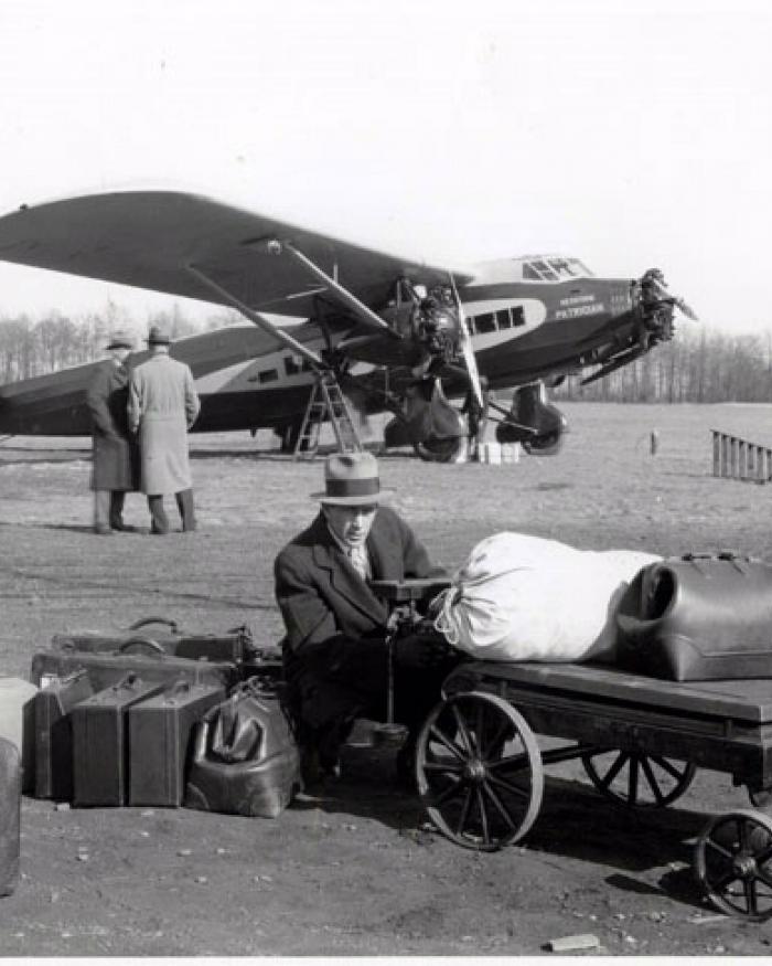 Air mail being loaded into Keystone K-78 Patrician