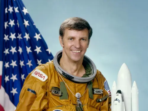 Astronaut portrait of Joe Engle.