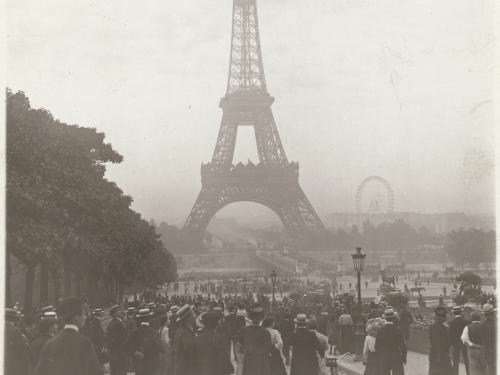 Airplane and the Eiffel Tower