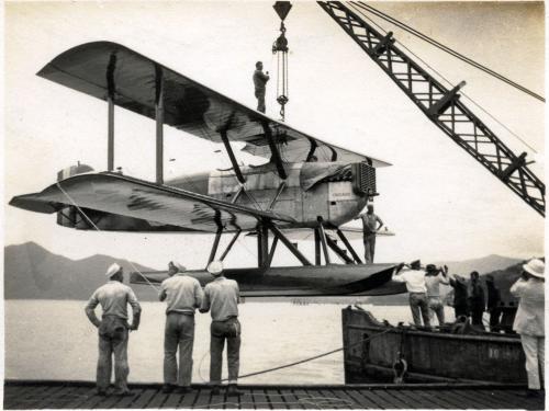 Changing from wheels to floats on the Douglas World Cruiser