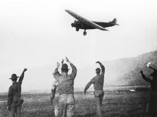 The First Flight to Hawaii