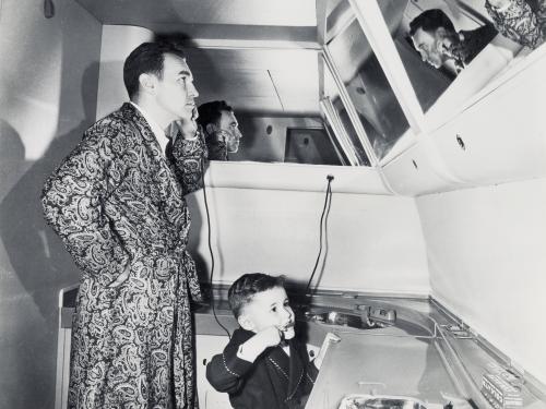 Boeing 377 Stratocruiser Dressing Room