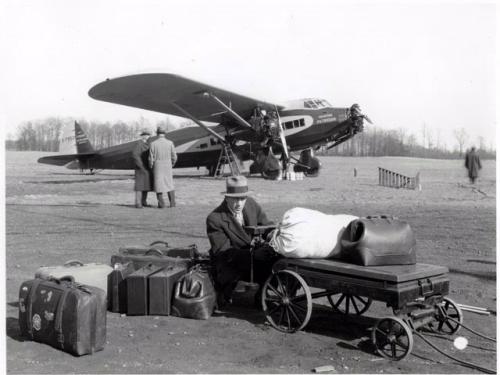 Air mail being loaded into Keystone K-78 Patrician