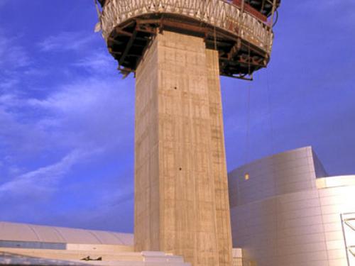 Udvar-Hazy Center Engen Tower reaches the sky