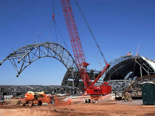 Udvar-Hazy Center truss center section is lifted