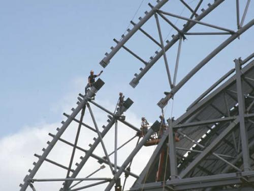 An Udvar-Hazy Center truss comes together