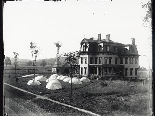 Carl Myers' Balloon Farm