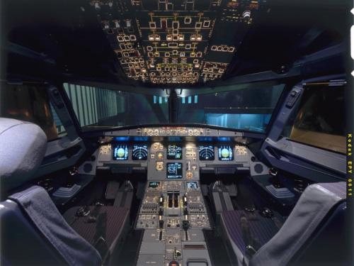 Airbus A320 Cockpit on exhibit in America by Air