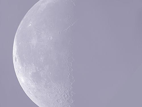 Image of the Moon in its last quarter phase during daytime hours.