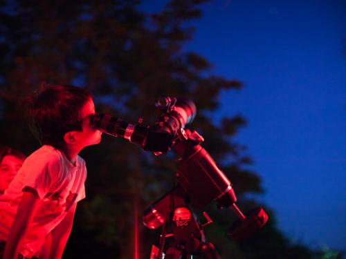 Telescopic observing draws young visitors
