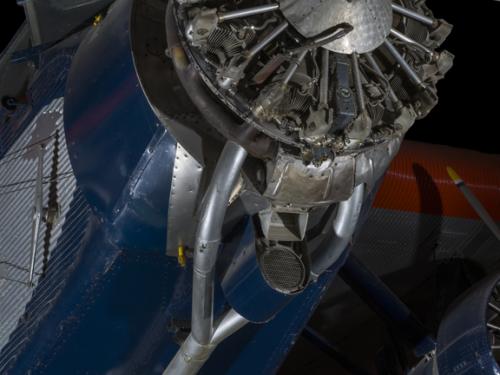 Close up of a engine and propellers of a plane. 