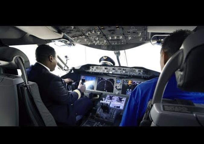 A tour of a United Airlines 787 cockpit. 