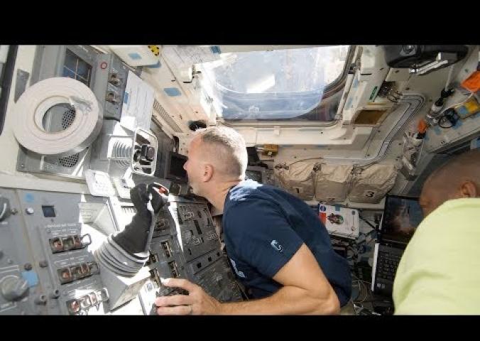 A video where astronaut Randy Besnik explains how experiments are conducted on the ISS, followed by astronaut Kate Rubins showing the STEM in 30 team how to conduct a DNA extraction experiment.