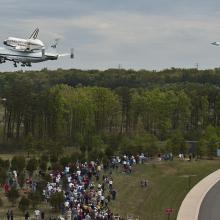 Space Shuttle Discovery flies low over crowd