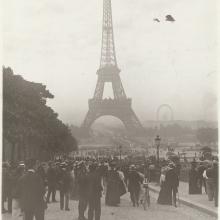 Airplane and the Eiffel Tower