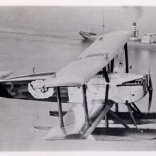 The Douglas World Cruiser, a biplane with one engine, with sea floats below the fuselage for water landings.