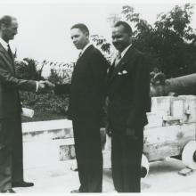 Anderson and Forsythe meet the Governor of the Bahamas during their flight stop in the then-territory.