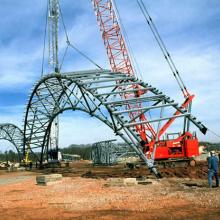 Udvar-Hazy Center truss sections lifted into place