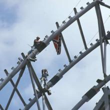 An Udvar-Hazy Center truss comes together