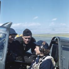 WASPS and instructor having a talk before take-off for a ferrying mission