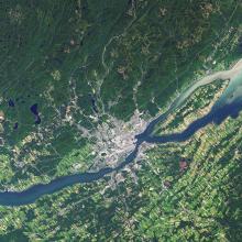 This is a North American city on the St. Lawrence River southwest of the Ile d’Orléans. 