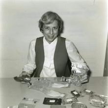 Rita Rapp displays the range of food containers used on the Apollo 16 mission