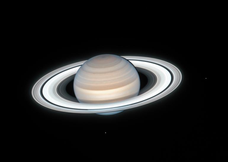 A round planet with round rings surrounding it. 