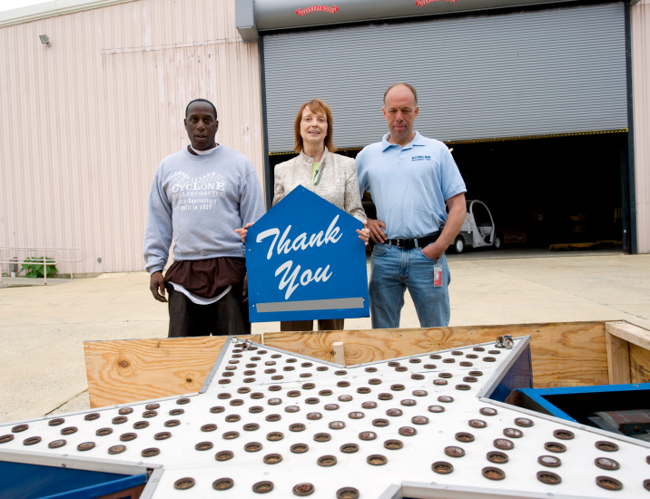 Three Smithsonian staffers stand by the Astroland star holding the "thank you" sign.