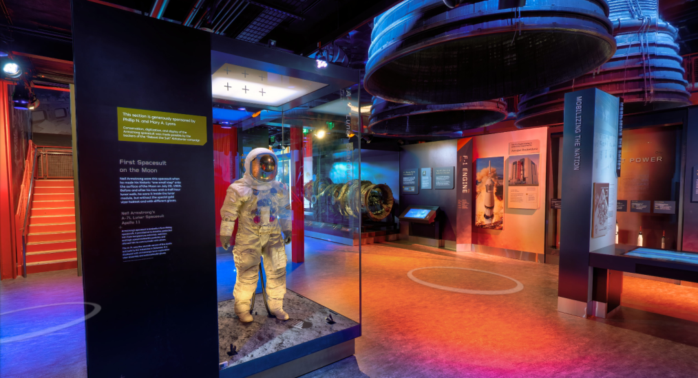 Virtual tour of Destination Moon Gallery.