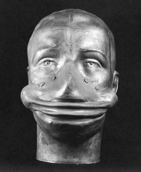 Image of an experimental oxygen mask