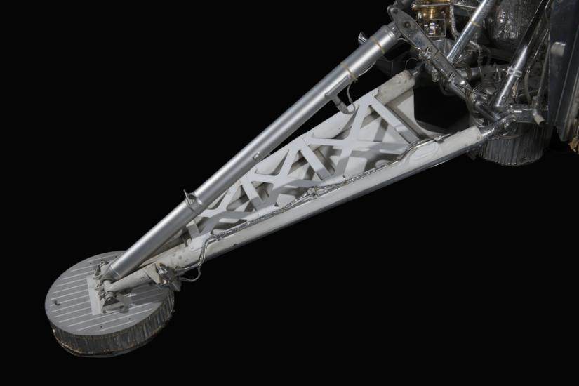 Metal foot pad attached to triangular space frame leg.