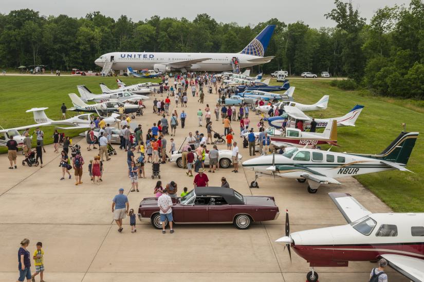 Airplanes on display outside the Udvar-Hazy Center.