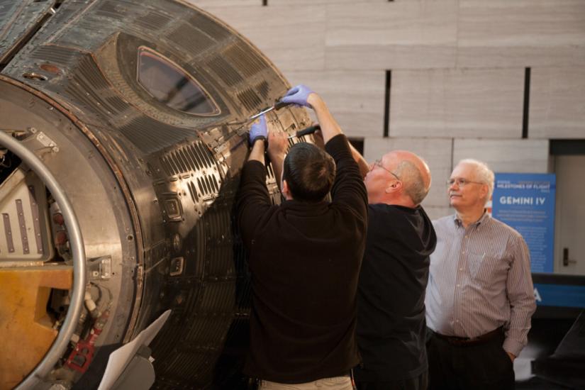 Overseeing Gemini IV Hatch Reinstallation