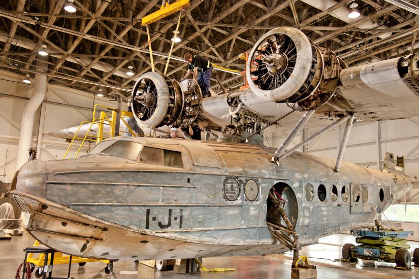 Sikorsky JRS-1 Assembly - Mounting the Right Engine