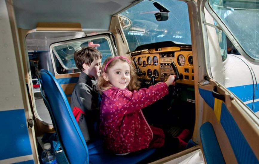 Exploring the Cessna Cockpit