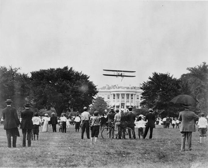 Airplane over the White House