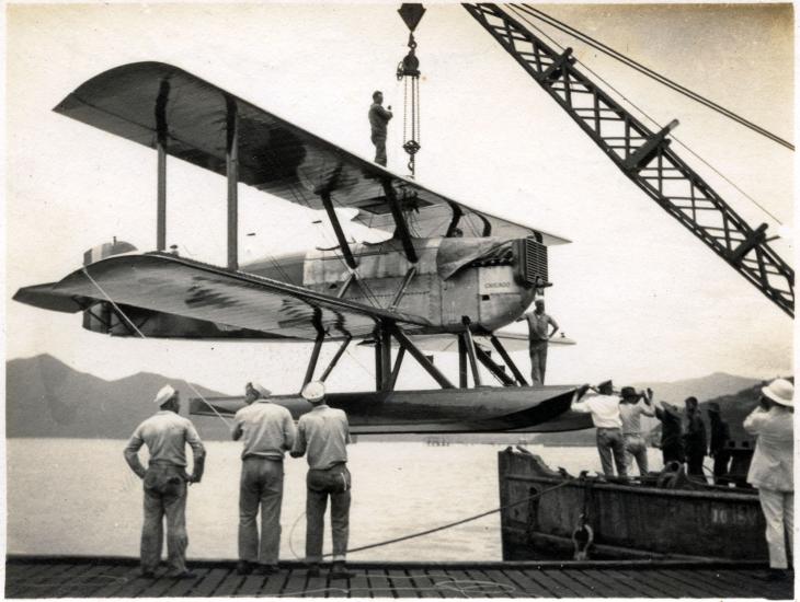 Changing from wheels to floats on the Douglas World Cruiser