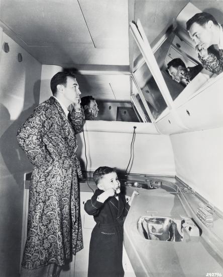 Boeing 377 Stratocruiser Dressing Room