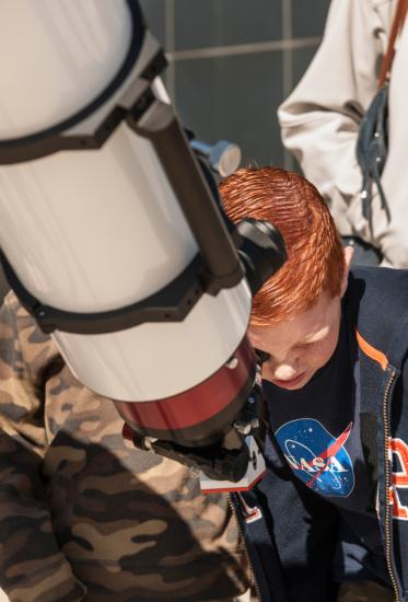 Telescopic Observing at Udvar-Hazy Center Family Day