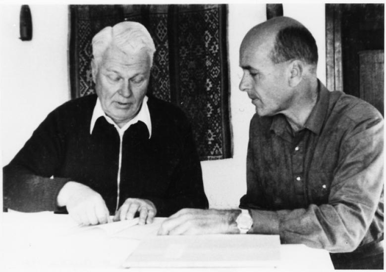 Reimar Horten and Jan Scott, both white people, sit at a table together.