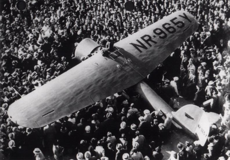 Amelia Earhart, Lockheed Model 5C Vega Special