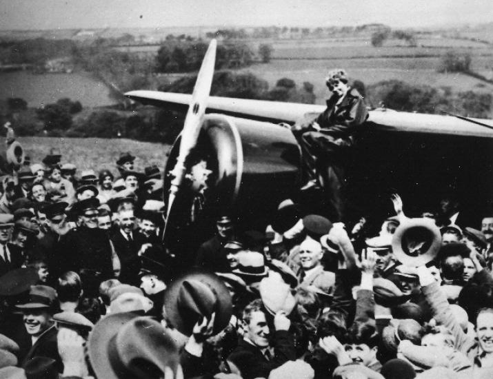 Amelia Earhart, Lockheed Model 5B Vega