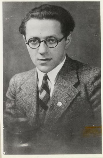 Willy Ley, a white man, poses for a portrait. He is wearing glasses and a suit.