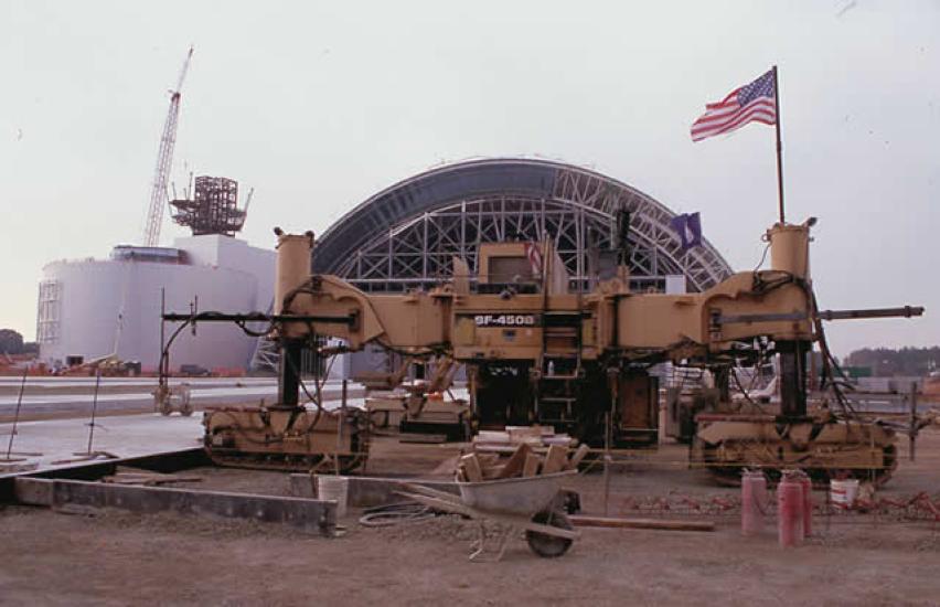 Laying the Udvar-Hazy Center concrete apron