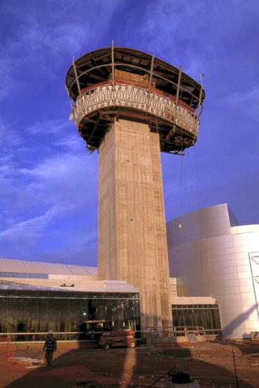 Udvar-Hazy Center Engen Tower reaches the sky