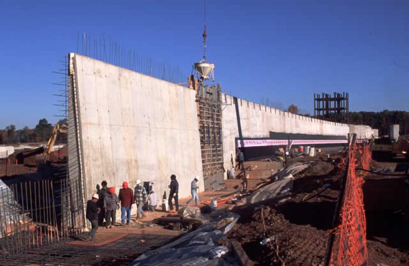 Udvar-Hazy Center East  wall nears completion