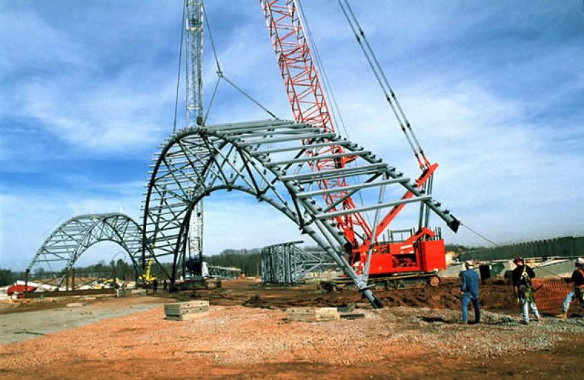 Udvar-Hazy Center truss sections lifted into place