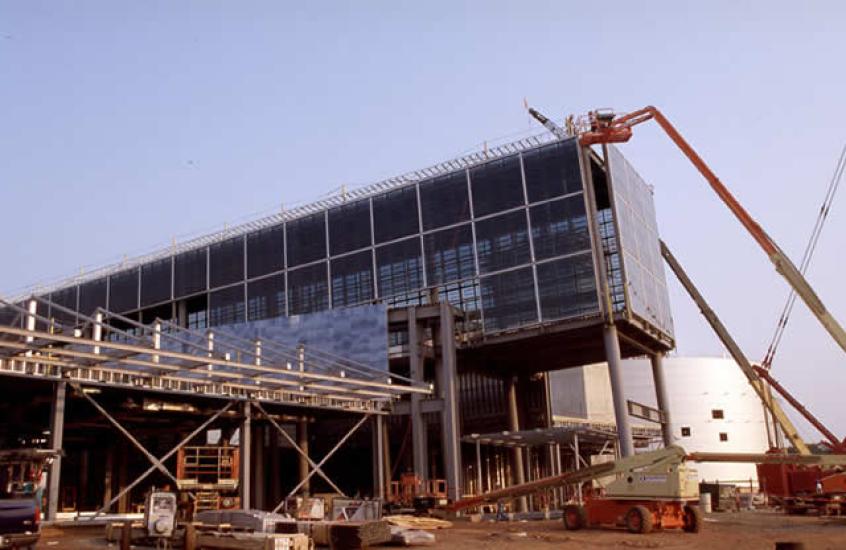 Glass in place for the Udvar-Hazy Center entryway