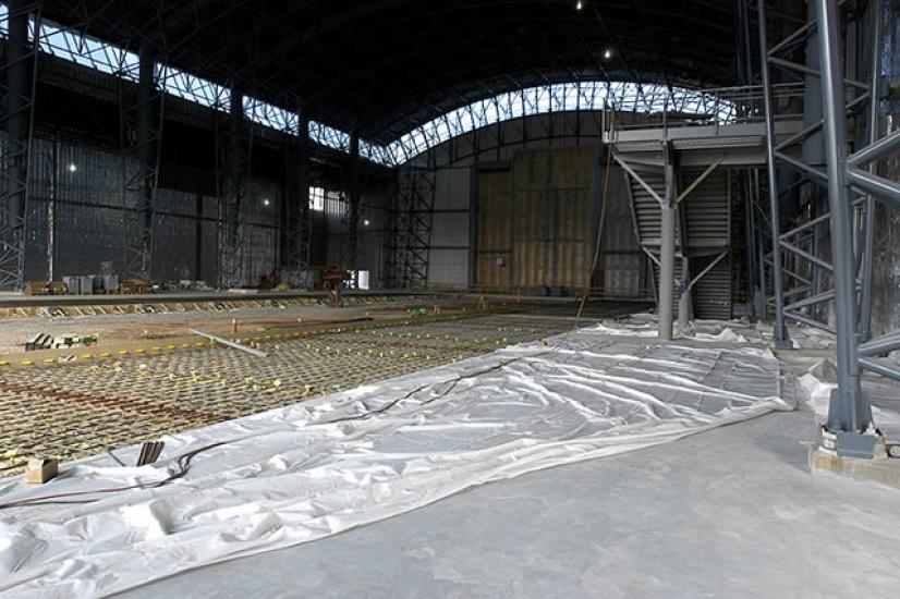 Laying the Udvar-Hazy Center Space Hangar floor