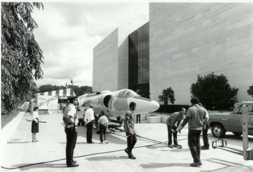 U-2 Arriving at the National Mall Building